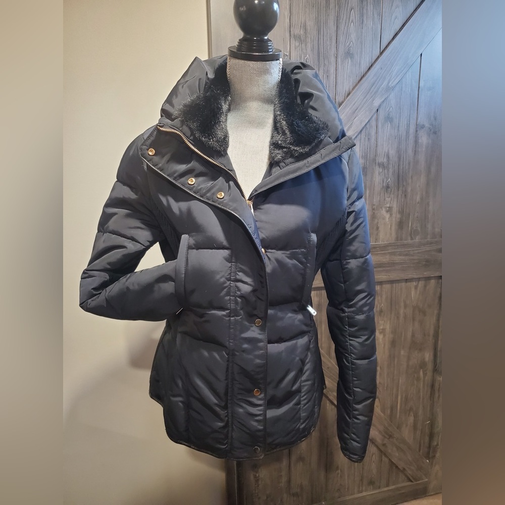 ZARA Navy Puffer Jacket with Faux Fur Collar
